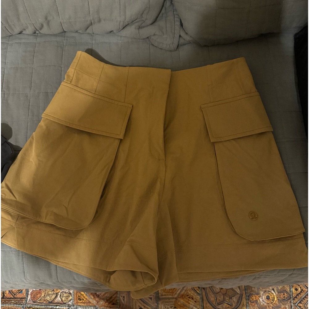 Lululemon cargo shorts size 4